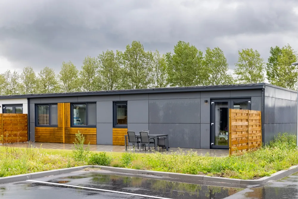 Temporary,Housing,Helper,Buurt,To,Replace,Broken,Houses,Due,To